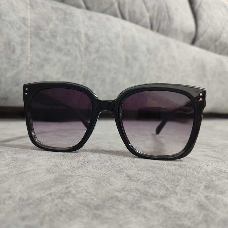 عینک آفتابی زنانه مدل ویفرر کائوچو کد 0296