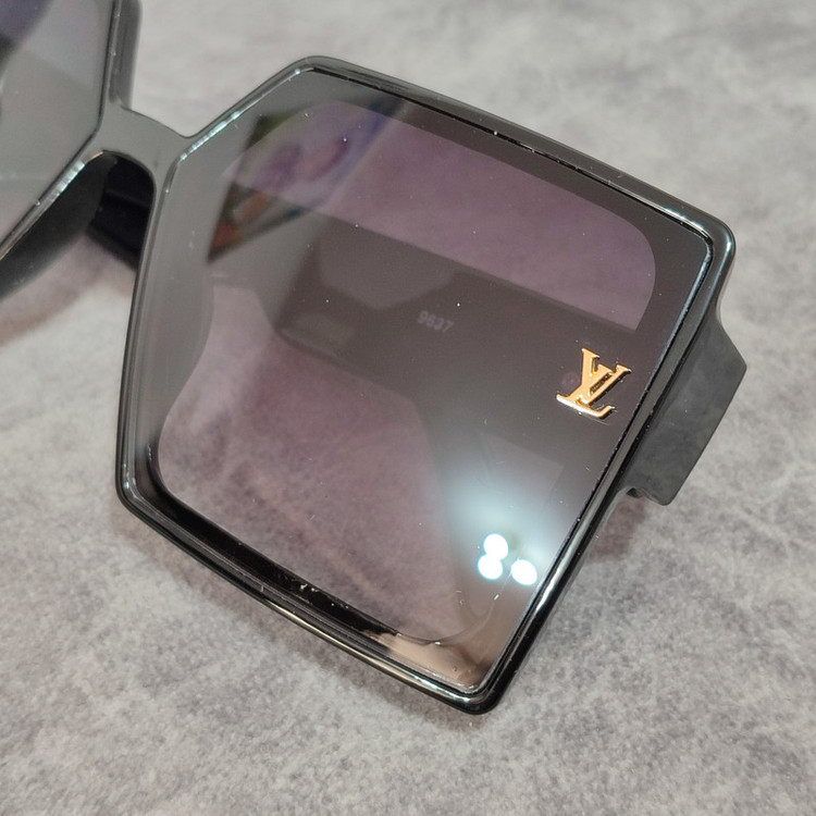 عینک آفتابی زنانه مدل مربع کائوچو کد 37 UV400