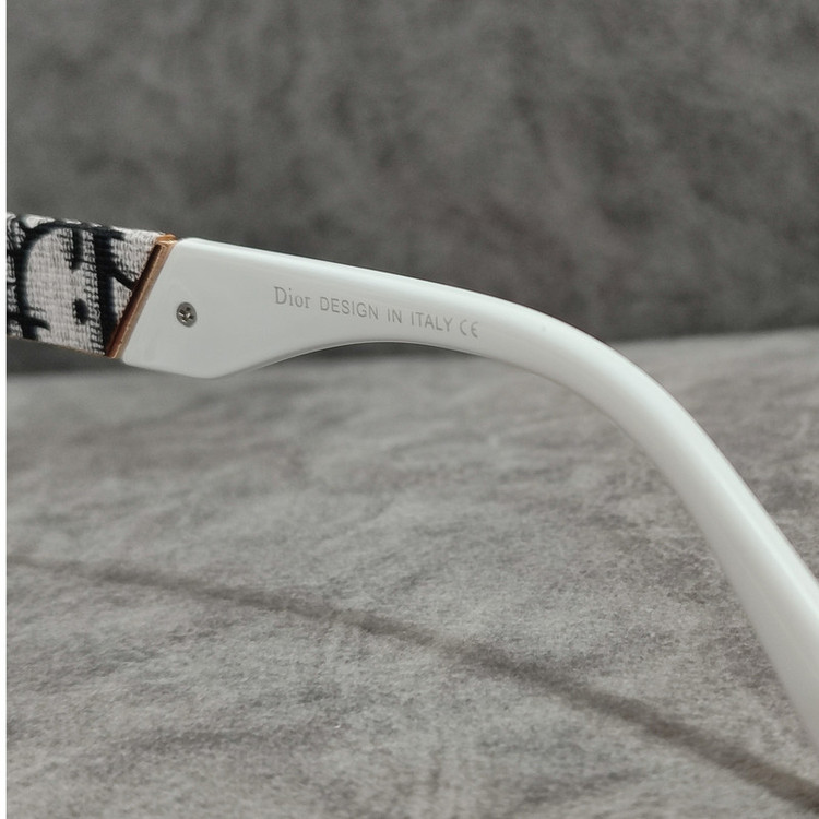 عینک آفتابی زنانه مدل مربع کائوچو کد 32 UV400