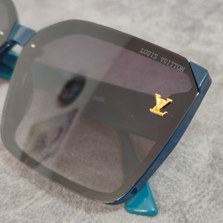 عینک آفتابی زنانه مدل مربع کائوچو کد 39 UV400